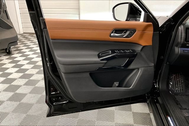 New 2026 Super Black Nissan Platinum image 35