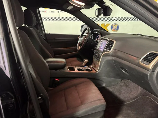 Used 2016 Brilliant Black Crystal Pearlcoat Jeep Laredo image 14