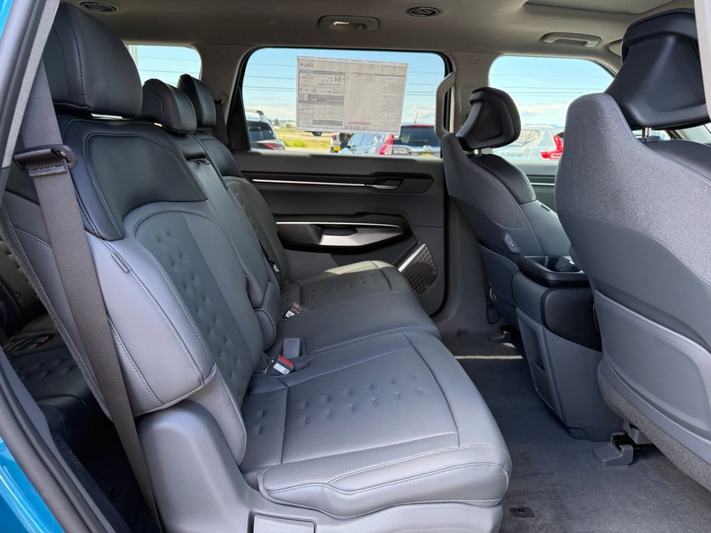 New 2026 Ocean Blue Kia Wind AWD image 13