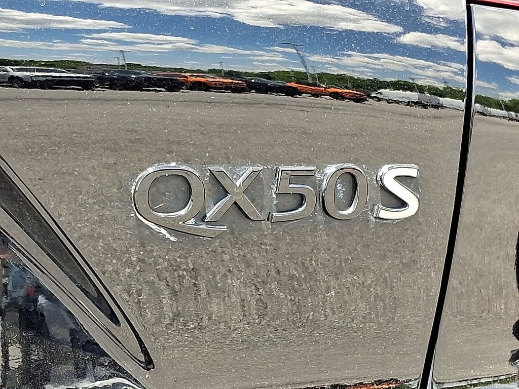 Used 2024 Black INFINITI SPORT image 10