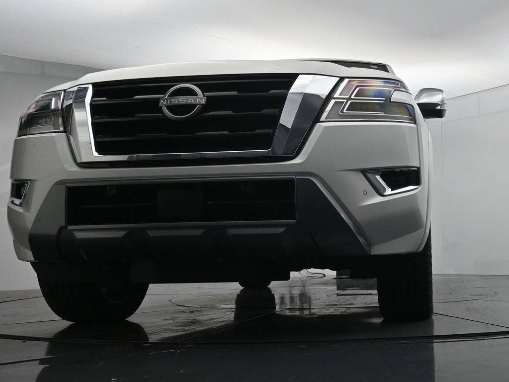 Used 2023 White Nissan Platinum image 19