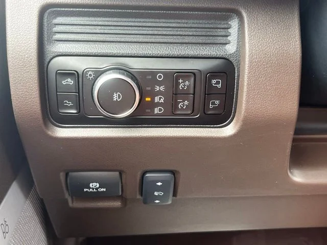 Used 2025 Gray Ford King Ranch image 38