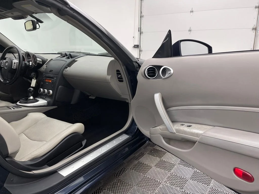 Used 2007 San Marino Blue Pearl Nissan Touring image 31
