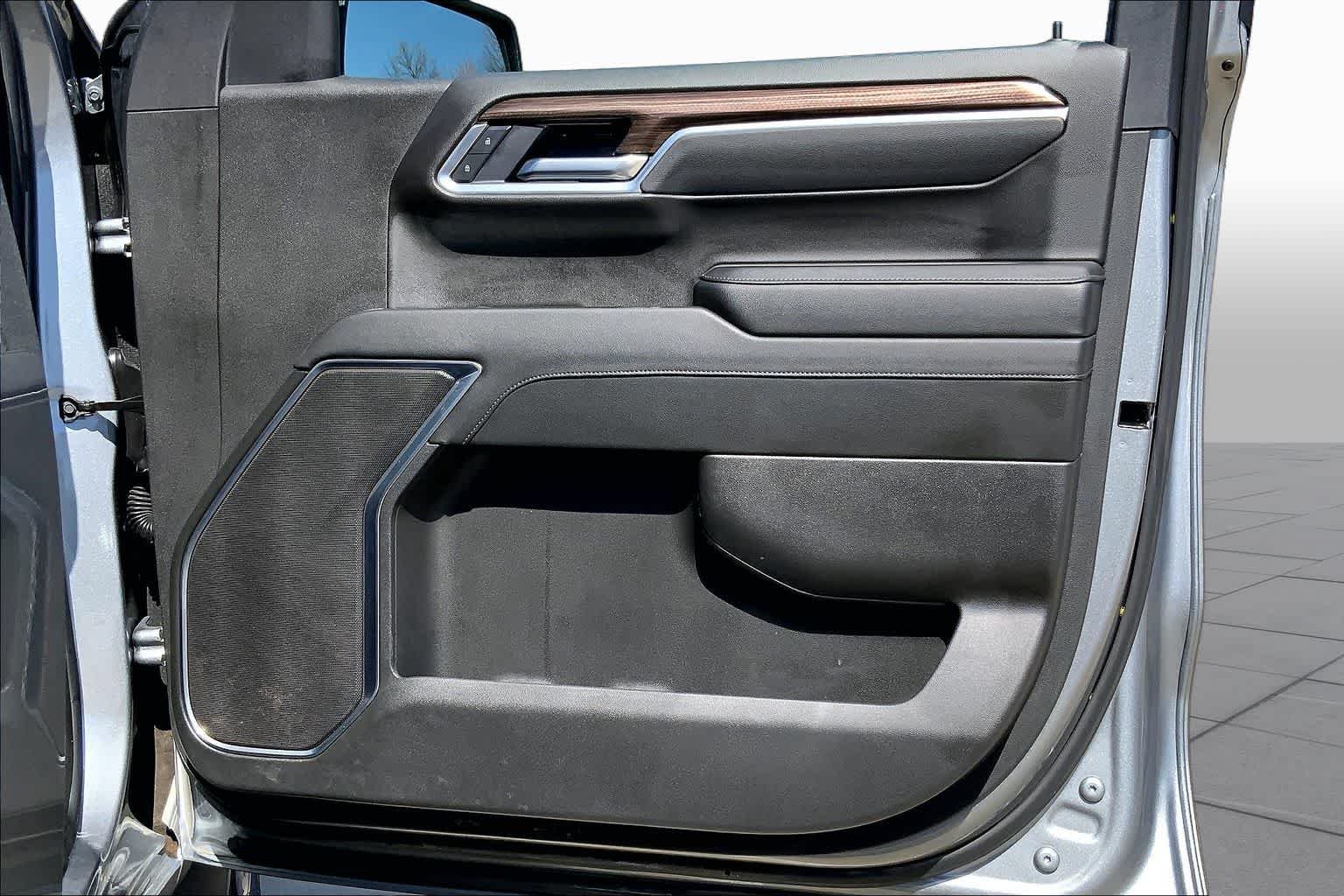 Used 2025 Sterling Gray Metallic Chevrolet LT image 38