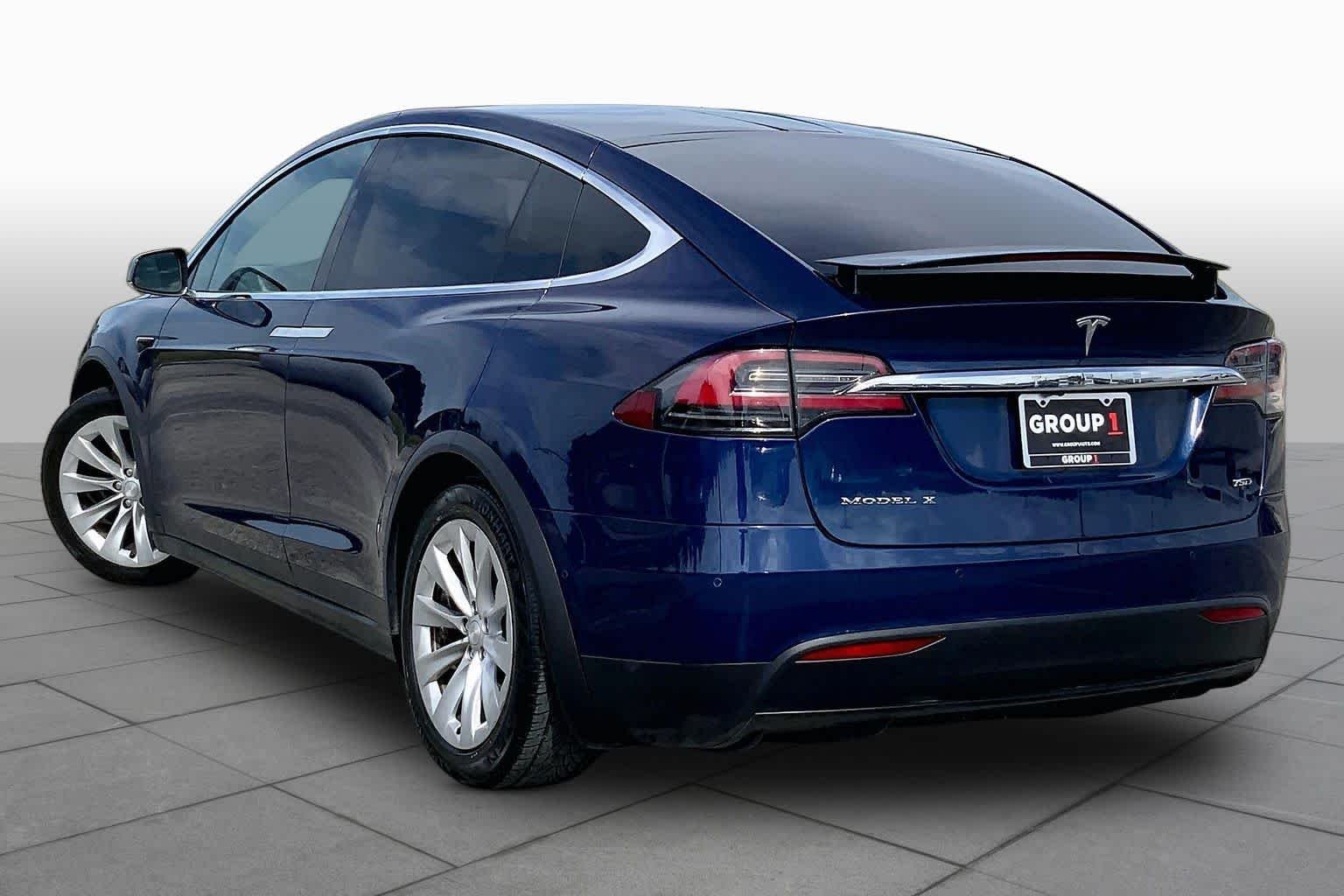 Used 2018 Deep Blue Metallic Tesla 75D image 11