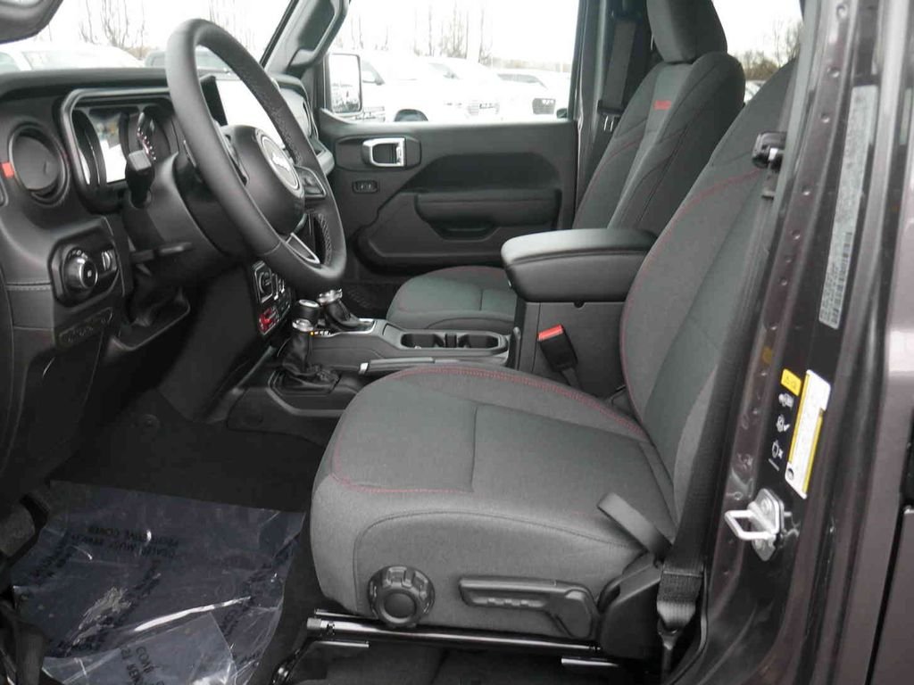 New 2026 Granite Crystal Metallic Clearcoat Jeep Rubicon image 33