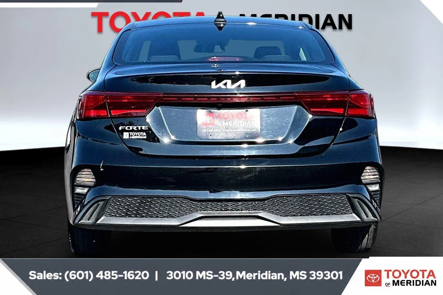 Used 2024 Aurora Black Pearl Kia LXS image 4