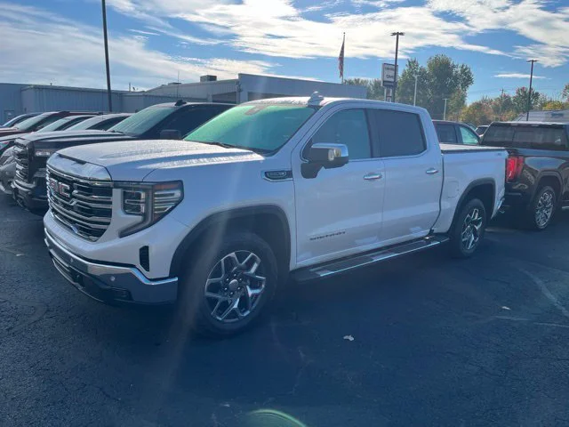 Used 2024 White Frost Tricoat GMC SLT image 2