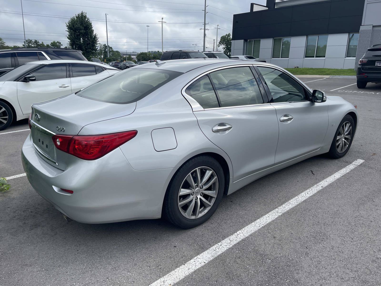 Used 2015 Liquid Platinum INFINITI Premium image 5