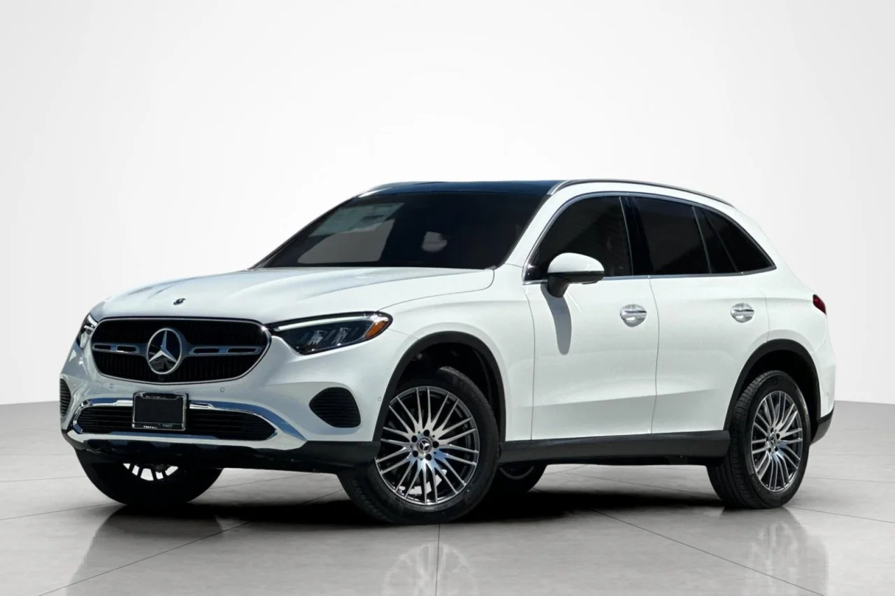 Used 2026 Polar White Mercedes-Benz GLC 300 image 1