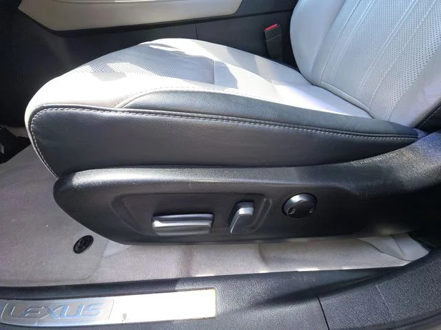 Used 2017  Lexus 350 image 12