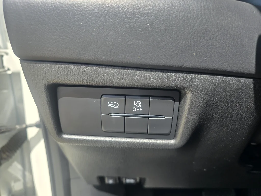 Used 2022 Snowflake White Pearl Mica Mazda 2.5 S Preferred Package image 19