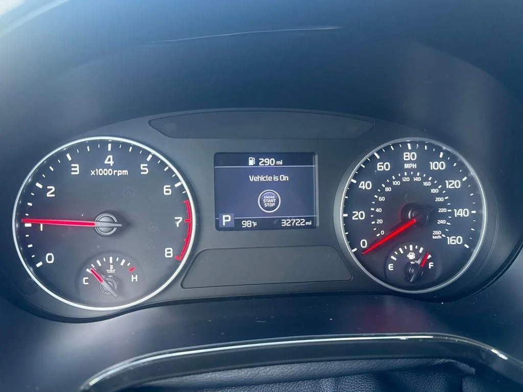 Used 2023 White Kia S image 17