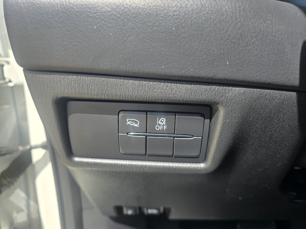 Used 2022 Snowflake White Pearl Mica Mazda 2.5 S Preferred Package image 19