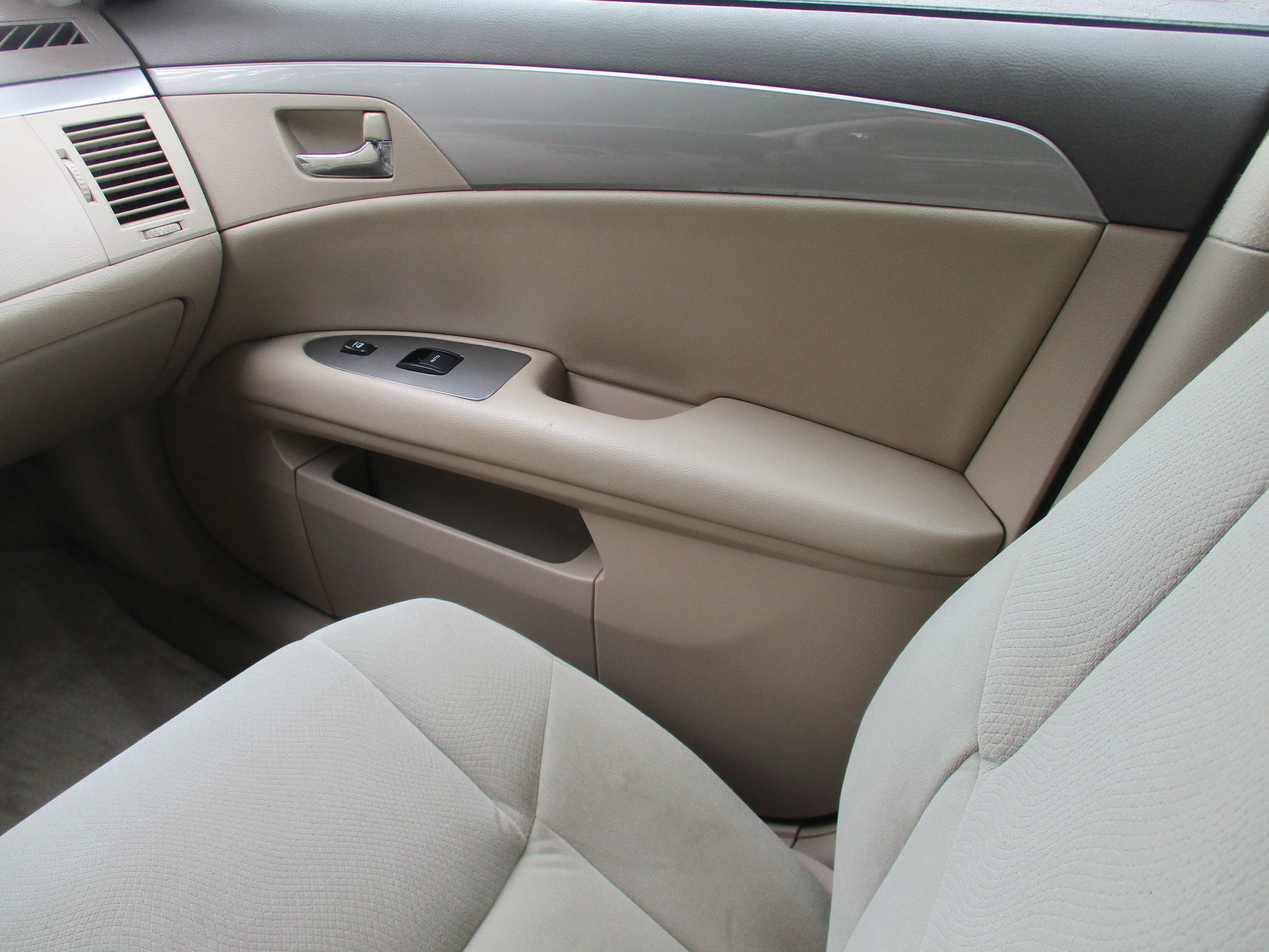 Used 2007 Beige Toyota  image 25
