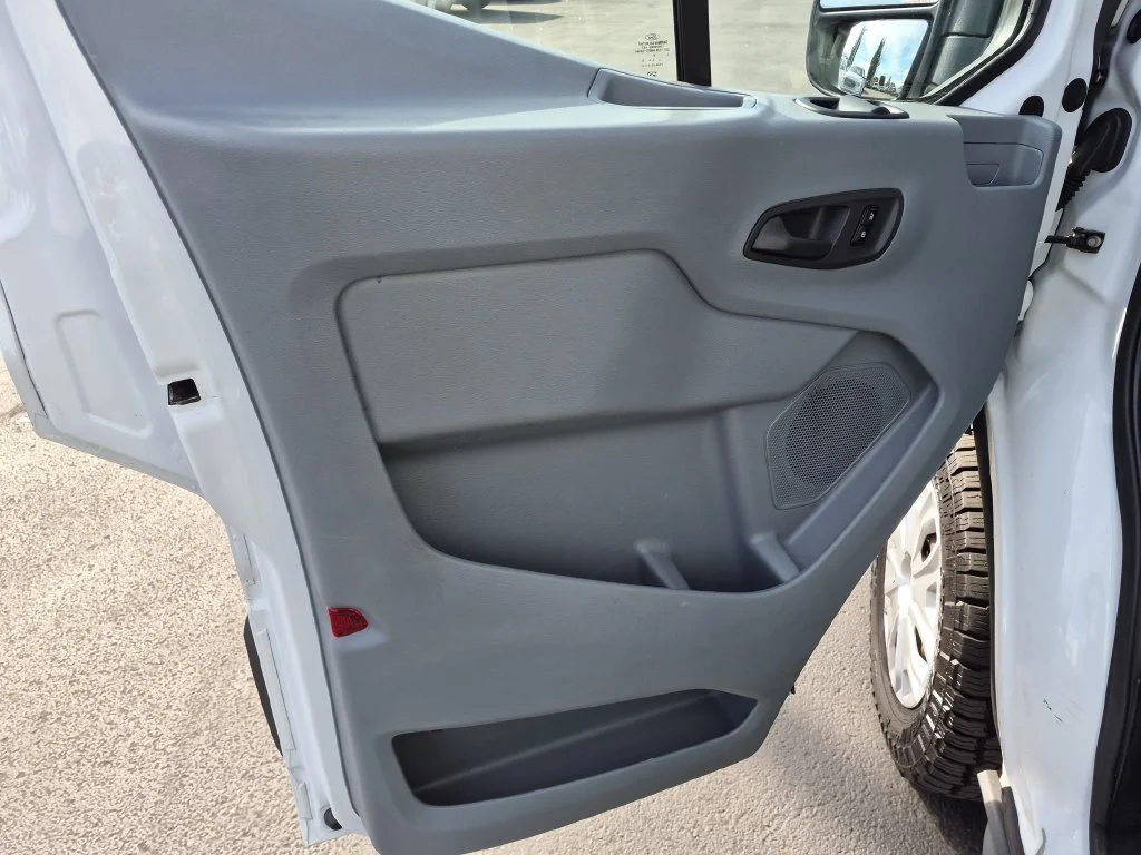 Used 2016 Oxford White Ford Base image 10