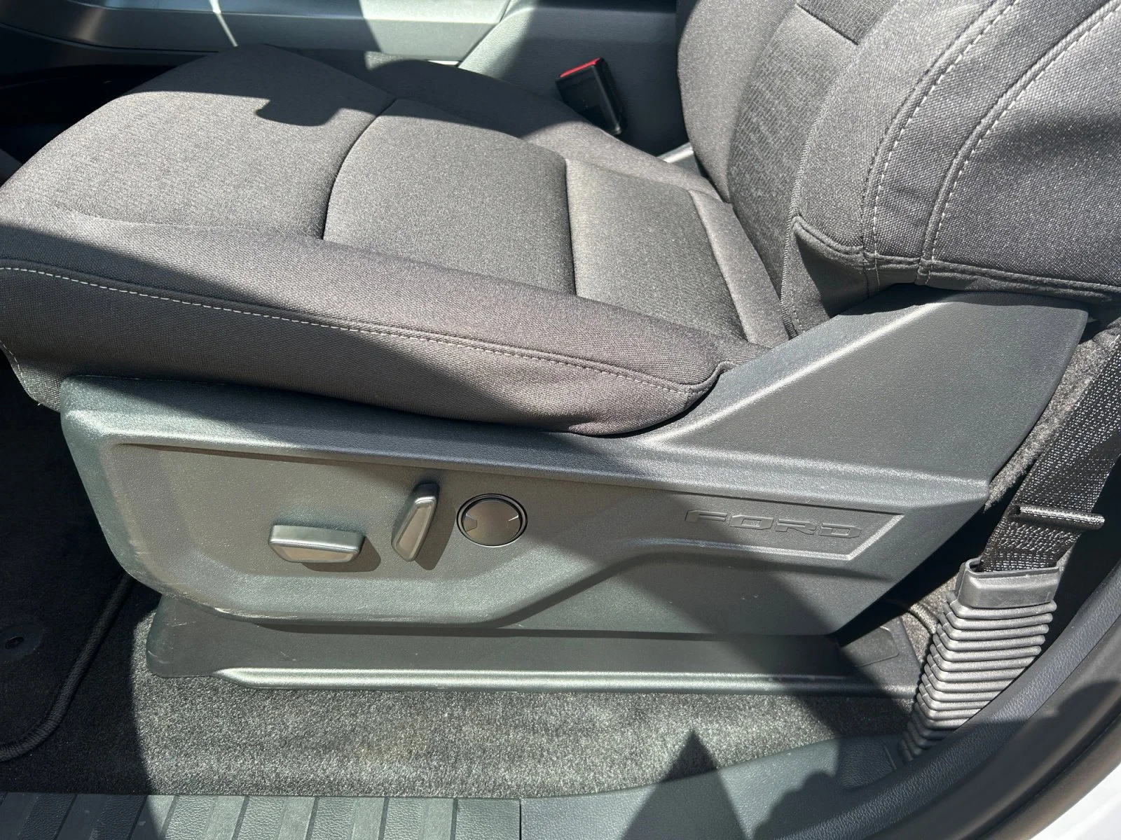 New 2026 Oxford White Ford XLT image 15