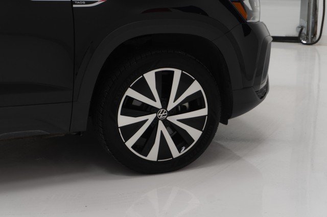 Used 2024 BLACK Volkswagen SE image 5