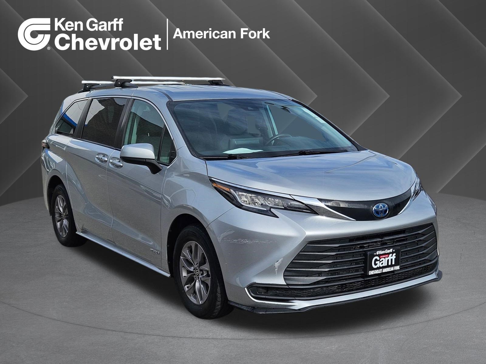 2021 Toyota Sienna LE 8-Passenger Hybrid FWD's photo