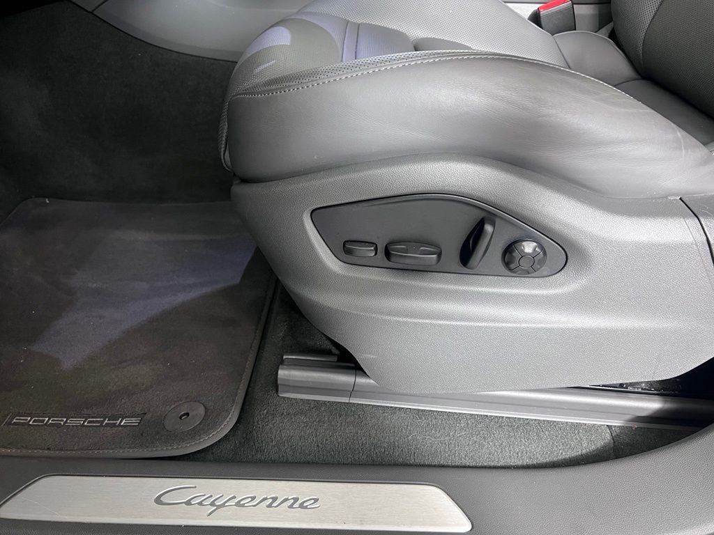 Certified Used 2023  Porsche  image 32