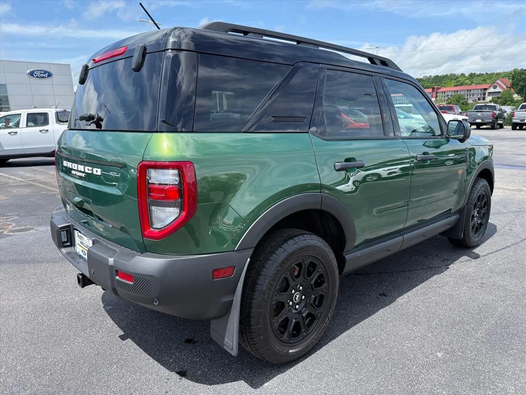 Used 2025 Green Ford Badlands image 7