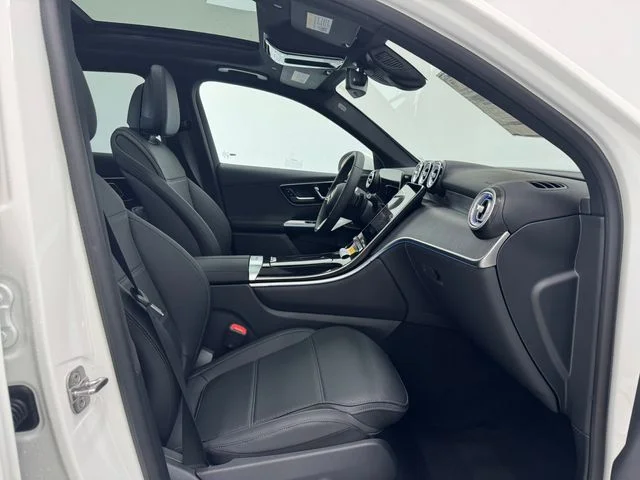New 2026 Polar White Mercedes-Benz GLC 300 image 17