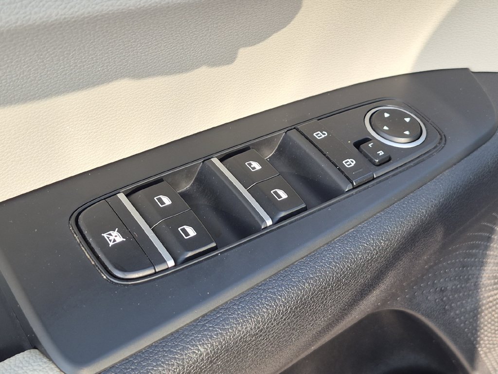 2023 Kia Forte LXS - Photo 13
