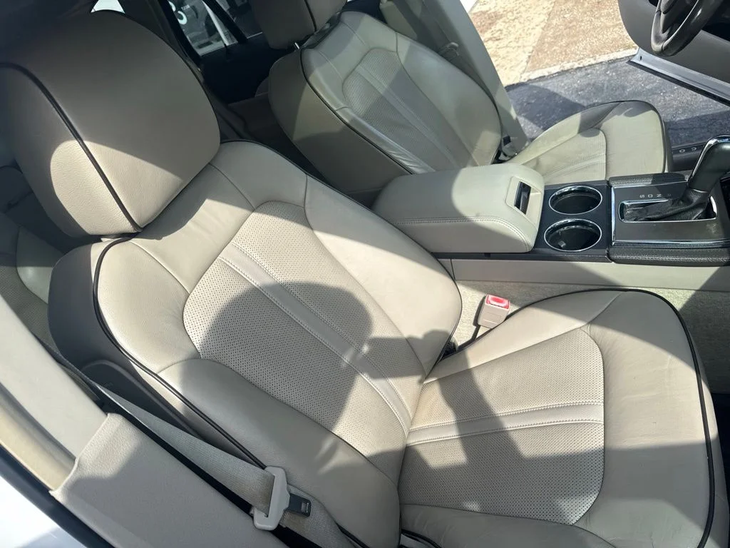 Used 2015 White Lincoln Base image 38