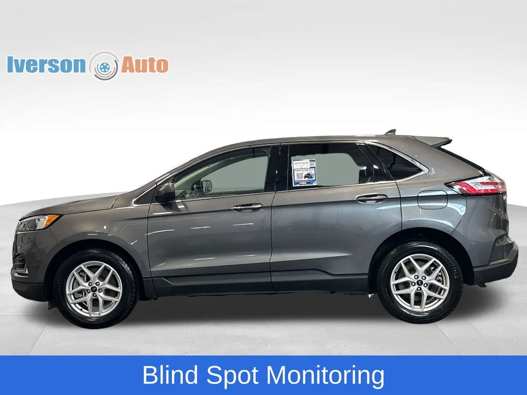 Used 2024 Gray Ford SEL image 9
