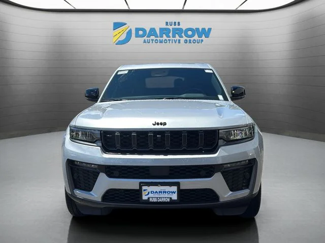 New 2026 Silver Zynith Exterior Paint Jeep Limited image 8