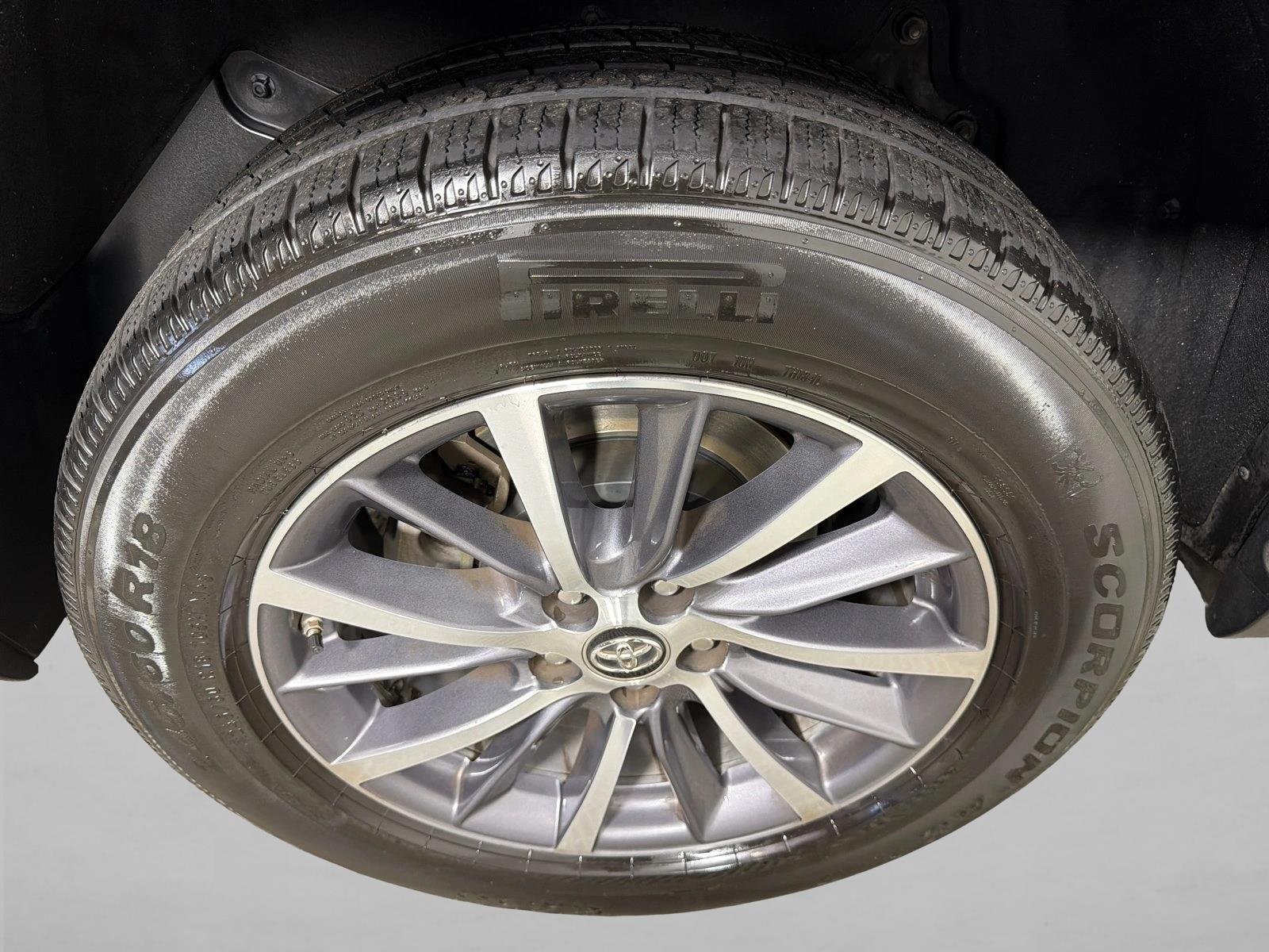 Used 2019 Predawn Gray Mica Toyota XLE image 19