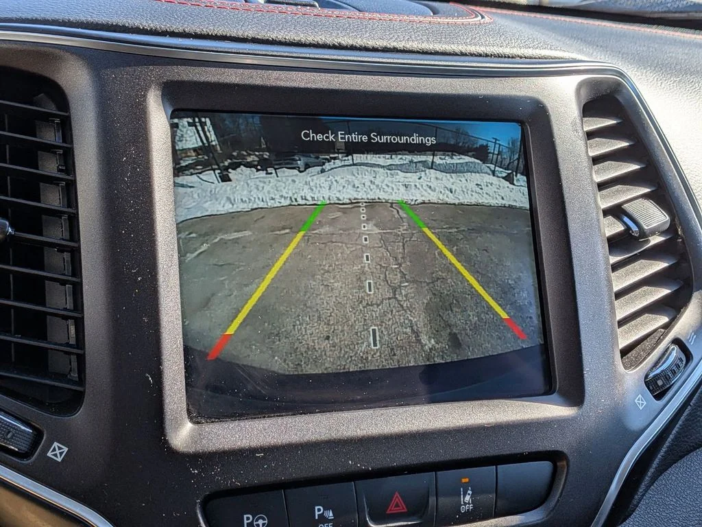 Used 2021 Silver Jeep Trailhawk image 19