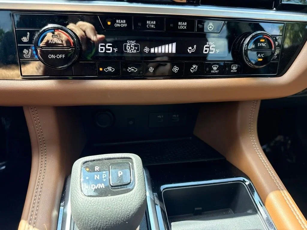 Used 2025 Boulder Gray Nissan Platinum image 32