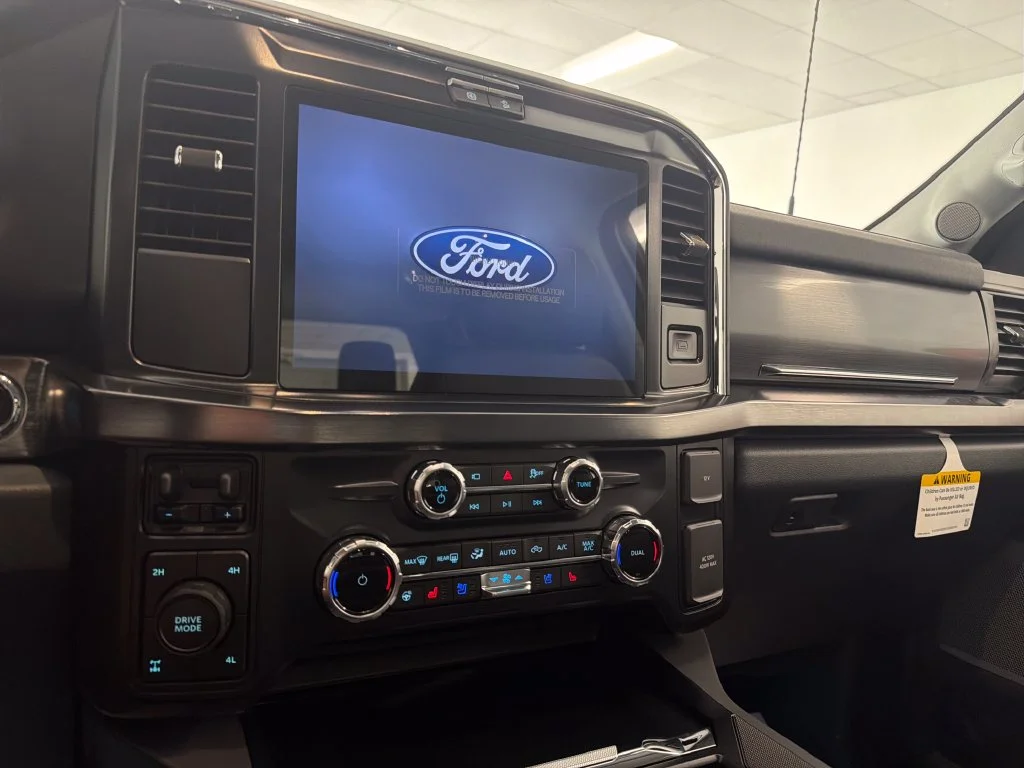 New 2027 Oxford White Ford F-250® Lariat® image 14