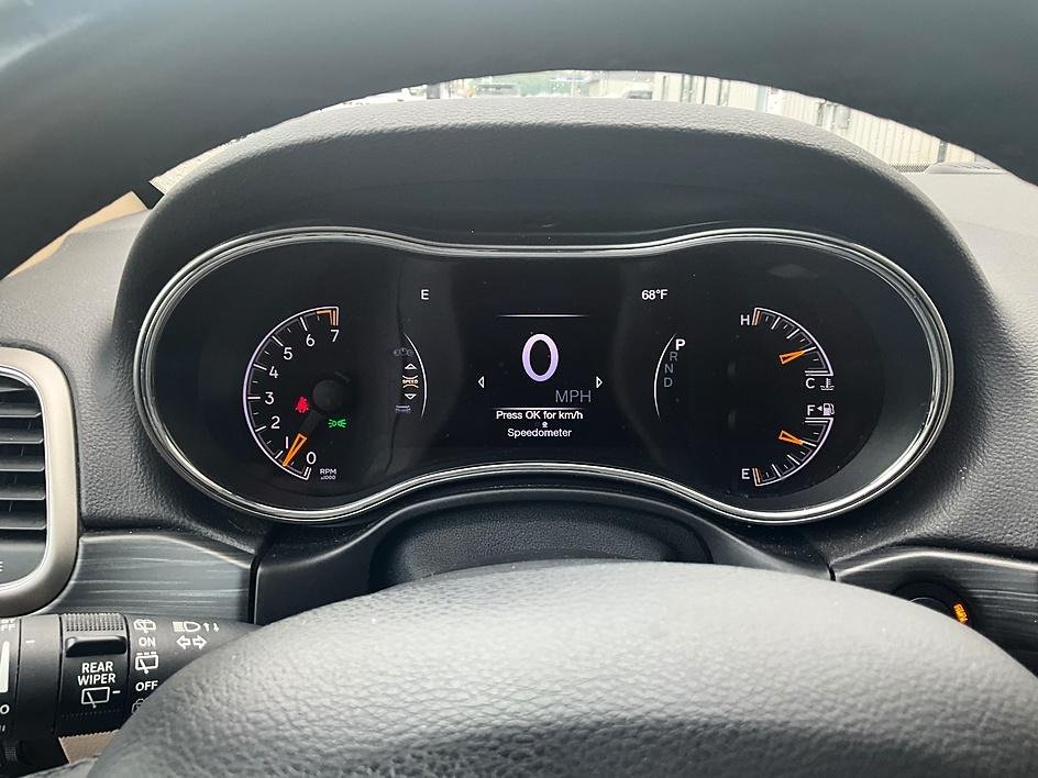 Used 2019 Gray Jeep Limited image 17
