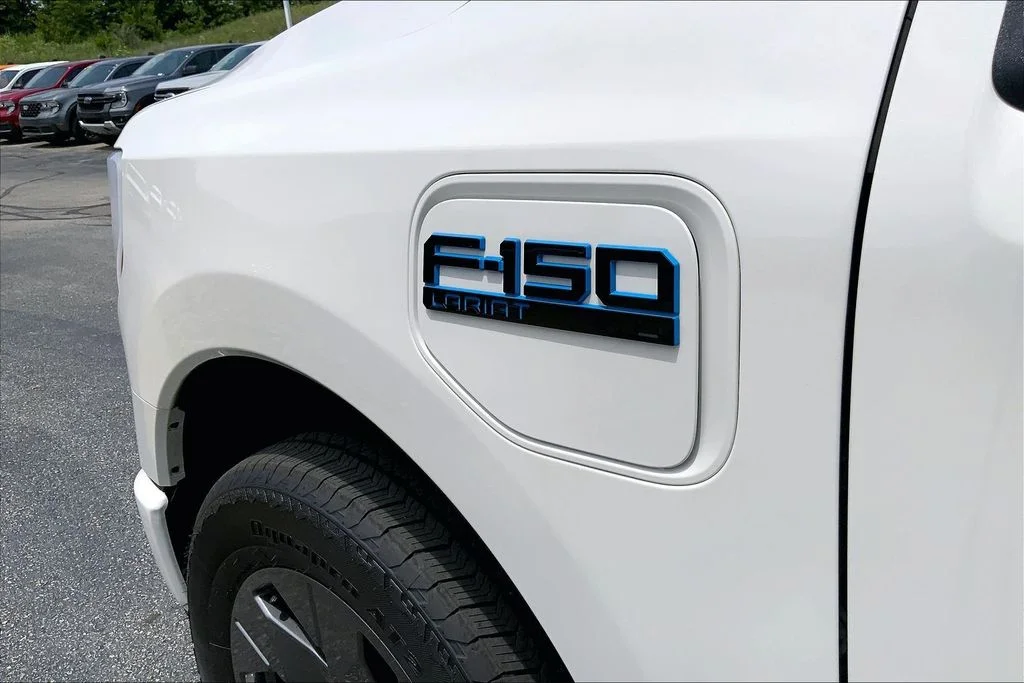 Used 2024 White Ford Lariat image 4