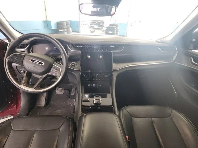 Used 2023 Velvet Jeep Limited image 11