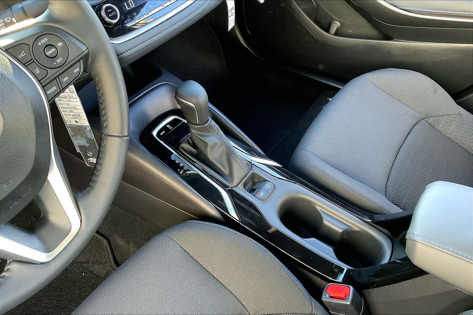 Used 2022 Wind Chill Pearl Toyota SE image 15