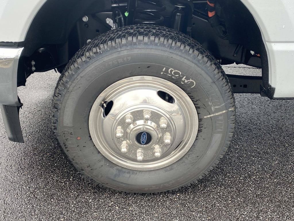 New 2026 Oxford White Ford F-350® XLT image 8