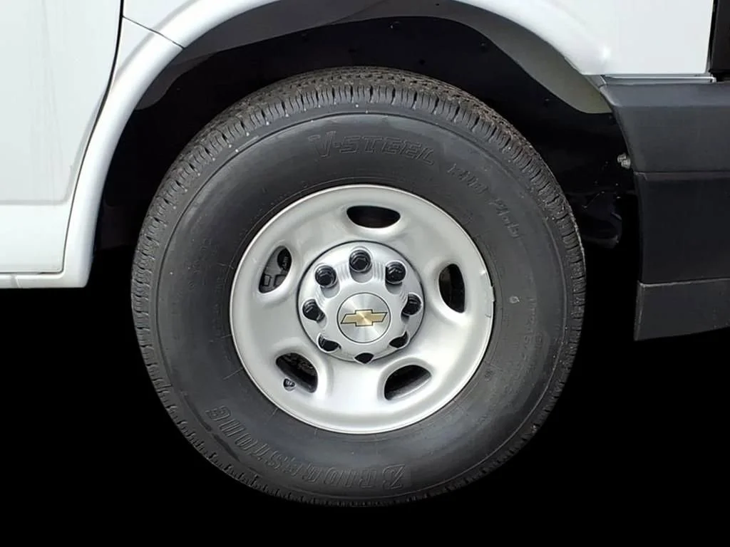 2025 Chevrolet Express Cargo Work Van - Photo 8
