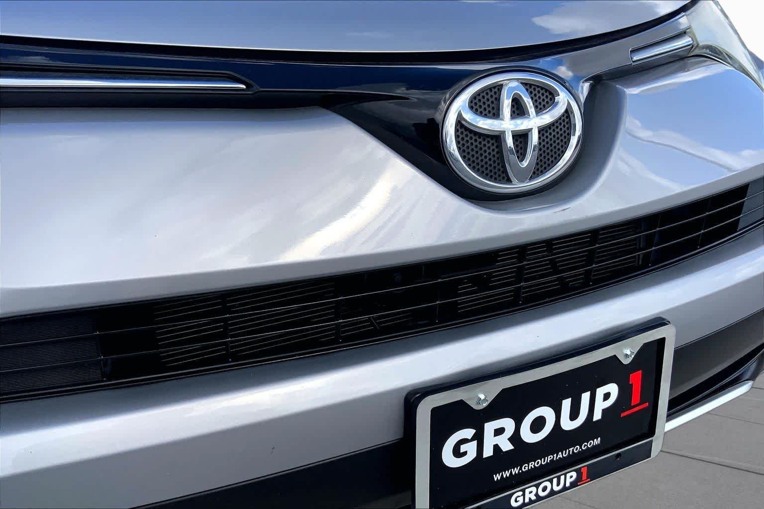 Used 2016 Silver Sky Metallic Toyota XLE image 29