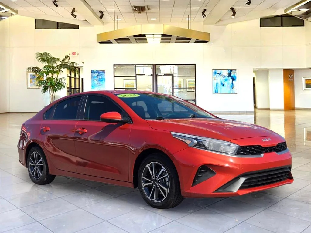 Used 2024 Red Kia LXS image 3
