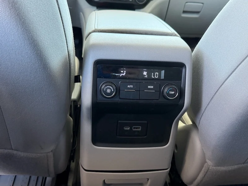 Used 2022 Summit White GMC SLE image 16