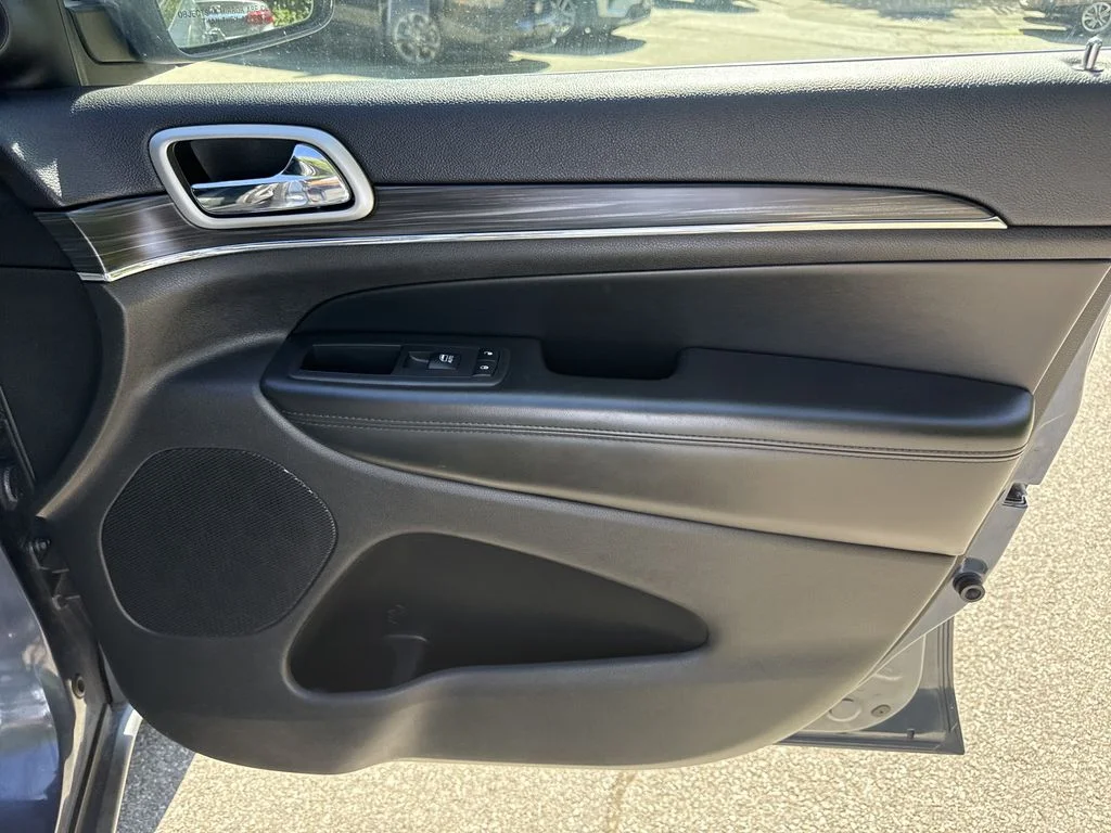 Used 2019 Blue Jeep Limited image 29