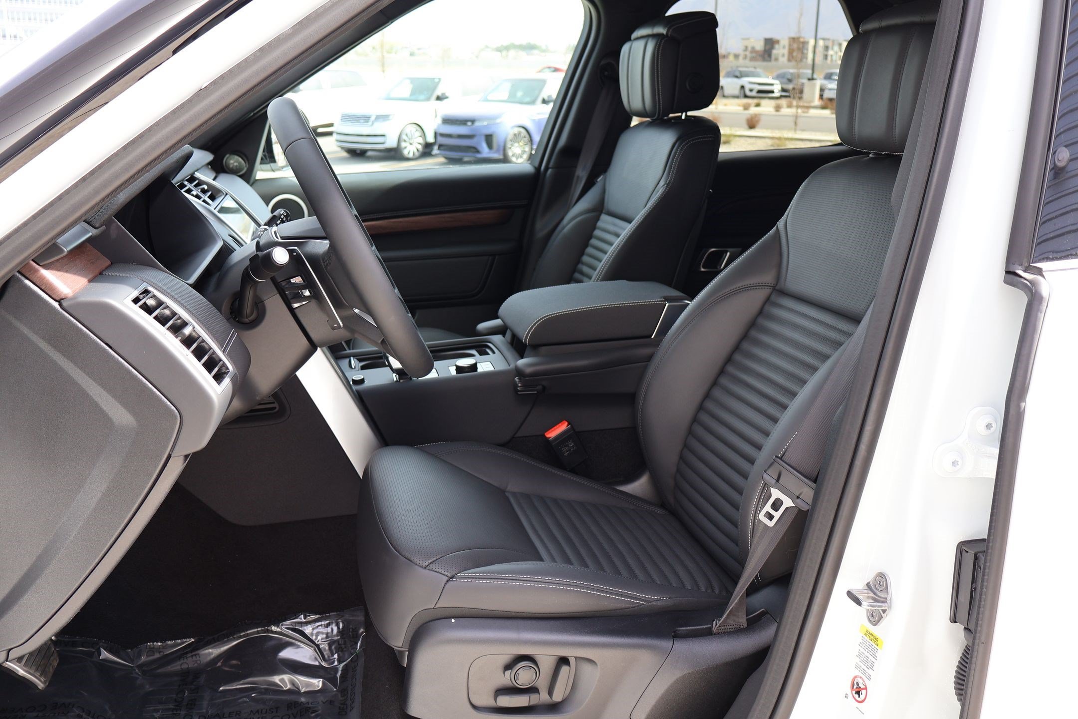 2026 Land Rover Discovery Dynamic SE - Photo 15
