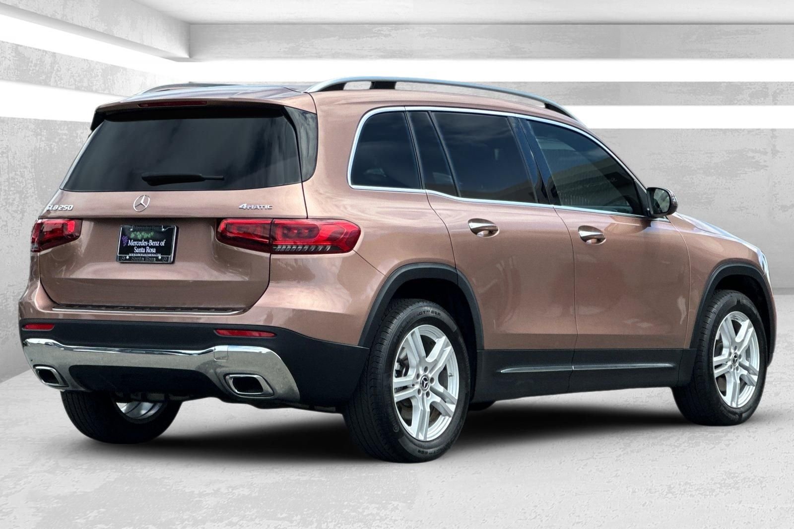 Used 2022 Gold Mercedes-Benz GLB 250 image 4