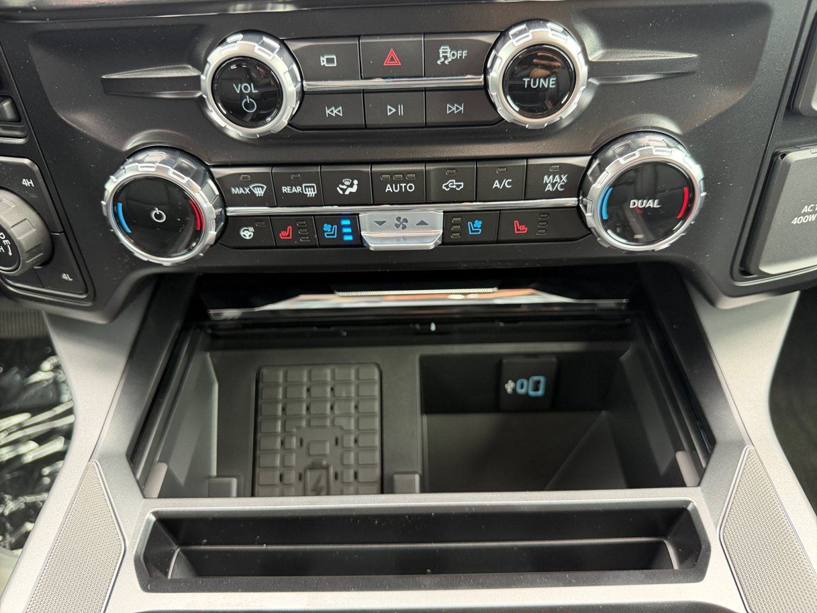 New 2026 Carbonized Gray Metallic Ford LARIAT image 22