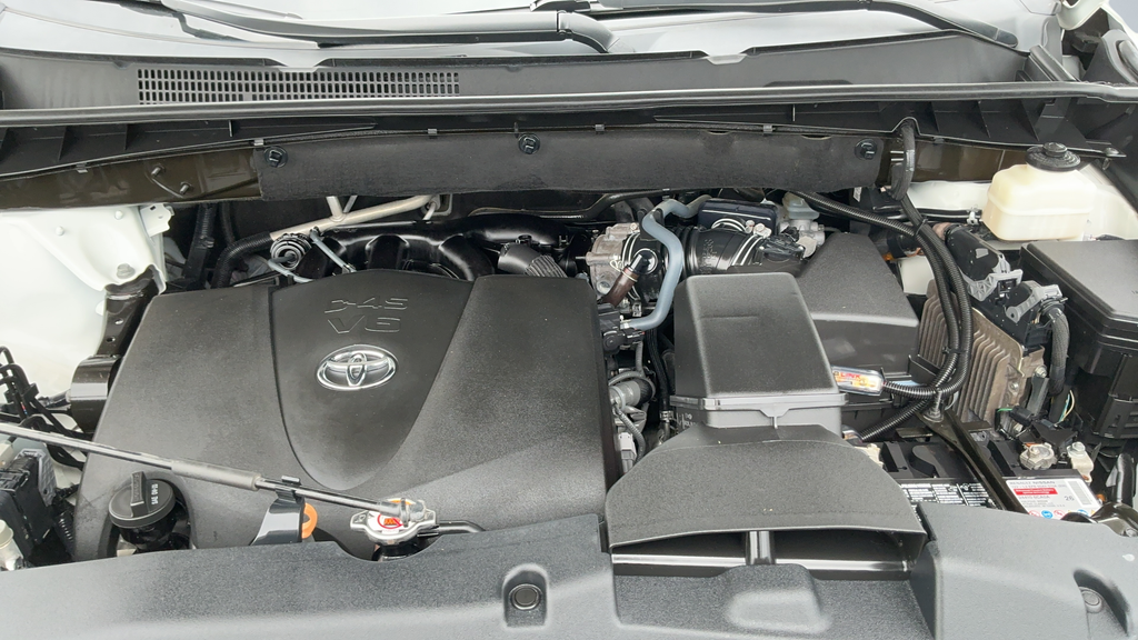 Used 2019 Blizzard Pearl Toyota LE Plus image 25