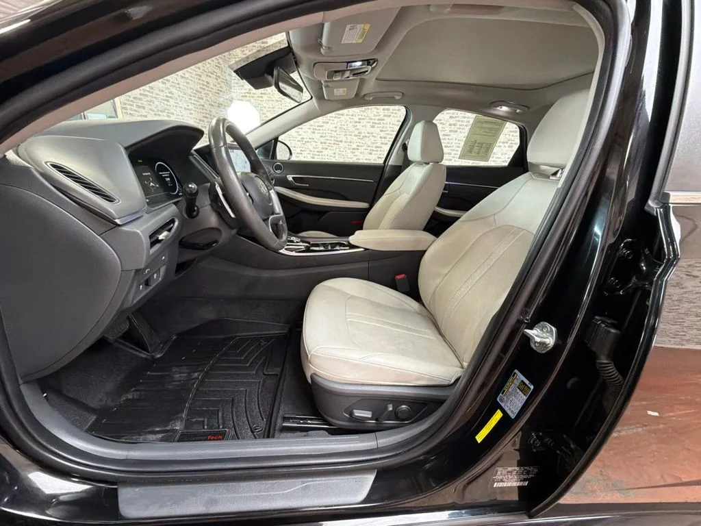 Used 2022 Black Hyundai Limited image 24