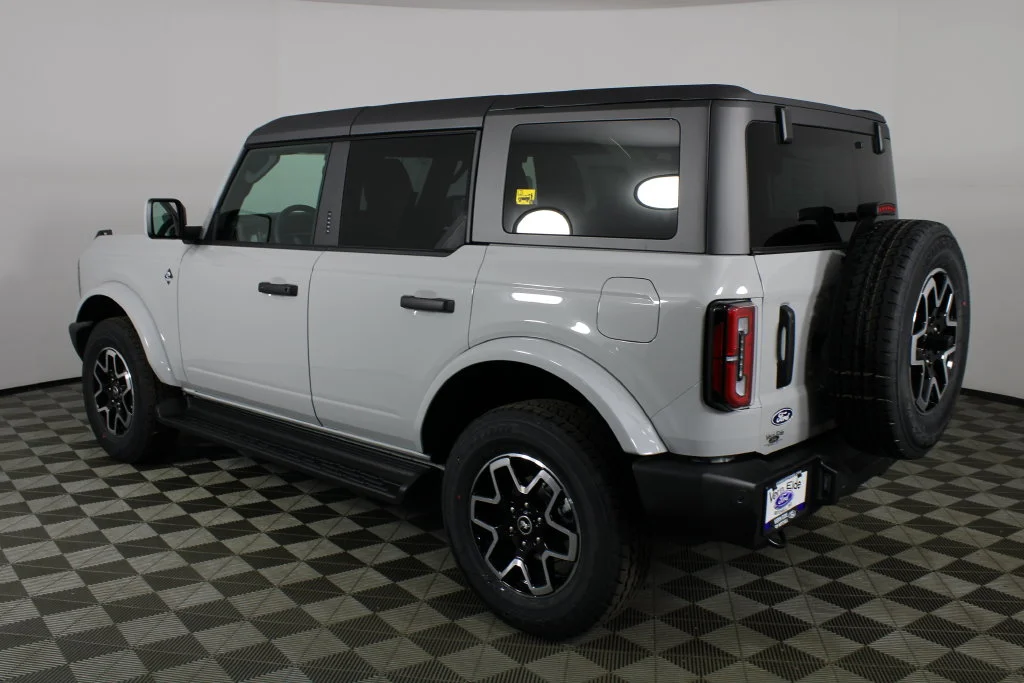 New 2026 Avalanche Gray Ford Outer Banks image 4